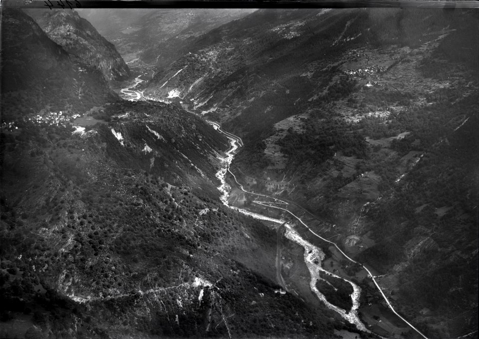 ETH-BIB-Anzonico, Chironico, Kehrtunnels v. S. aus 1200 m-Inlandflüge-LBS MH01-006144