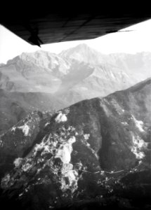 ETH-BIB-Apuanischen Alpen, Pietrasanta, Blick nach Nordosten-Kilimanjaroflug 1929-30-LBS MH02-07-0523