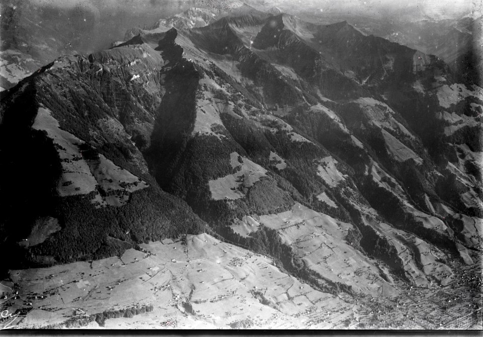 ETH-BIB-Arnigrat, Wandelen ob Sachseln v. N. aus 2500 m-Inlandflüge-LBS MH01-005281