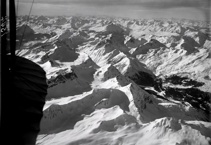 ETH-BIB-Arosa, Parpaner, Weisshorn, Gugernell, Mädrigerfluh v. S. O. aus 4000 m-Inlandflüge-LBS MH01-001544