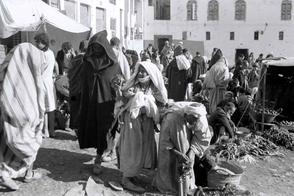 ETH-BIB-Auf dem Markt von Fès-Nordafrikaflug 1932-LBS MH02-13-0393