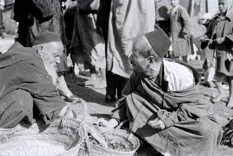 ETH-BIB-Auf dem Markt von Fès-Nordafrikaflug 1932-LBS MH02-13-0406