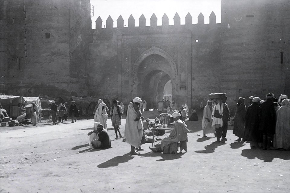 ETH-BIB-Auf dem Markt von Fès-Nordafrikaflug 1932-LBS MH02-13-0407