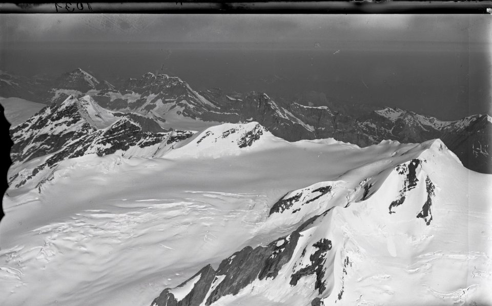 ETH-BIB-Auengrat, Lötschenlücke, Ebnefluh v. N. O. aus 4500 m-Inlandflüge-LBS MH01-001031