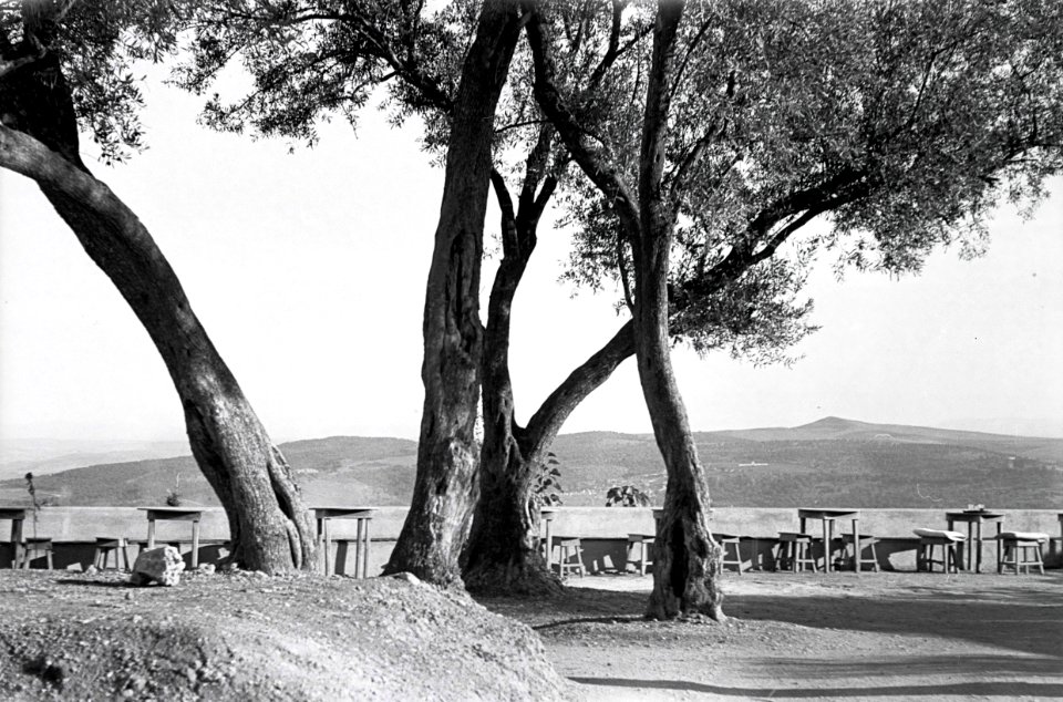 ETH-BIB-Auf einer Terrasse bei Fès-Nordafrikaflug 1932-LBS MH02-13-0424