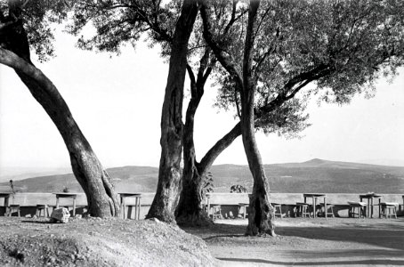 ETH-BIB-Auf einer Terrasse bei Fès-Nordafrikaflug 1932-LBS MH02-13-0424