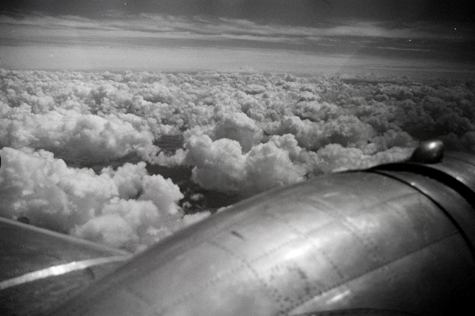ETH-BIB-Aufnahme aus einem Flugzeug mit Blick auf Wolken-Weitere-LBS MH02-47-0004