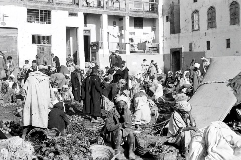 ETH-BIB-Auf dem Markt von Fès-Nordafrikaflug 1932-LBS MH02-13-0396
