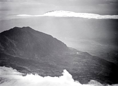 ETH-BIB-Auf dem Flug nach Fes, wir kreuzen das Flusstal des Oued Ouergha-Tschadseeflug 1930-31-LBS MH02-08-0225
