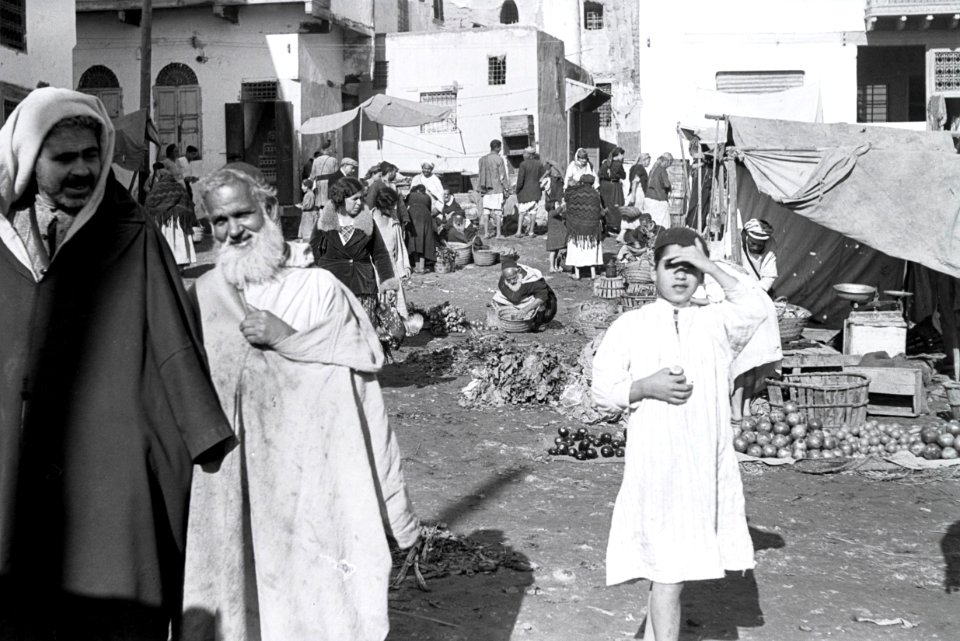 ETH-BIB-Auf dem Markt von Fès-Nordafrikaflug 1932-LBS MH02-13-0399