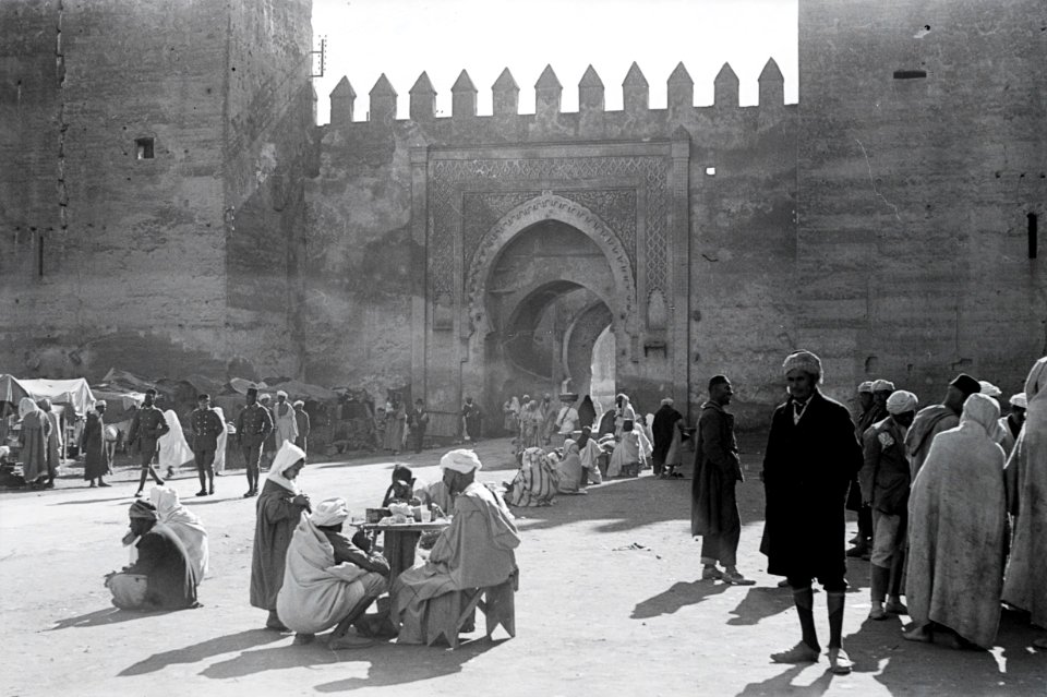 ETH-BIB-Auf dem Markt von Fès-Nordafrikaflug 1932-LBS MH02-13-0408