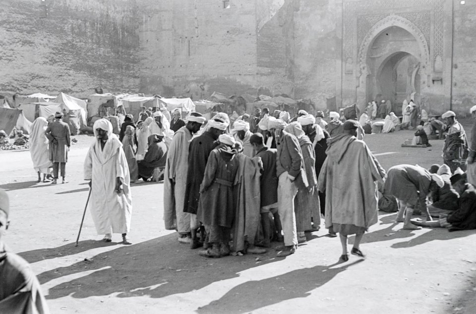 ETH-BIB-Auf dem Markt von Fès-Nordafrikaflug 1932-LBS MH02-13-0421