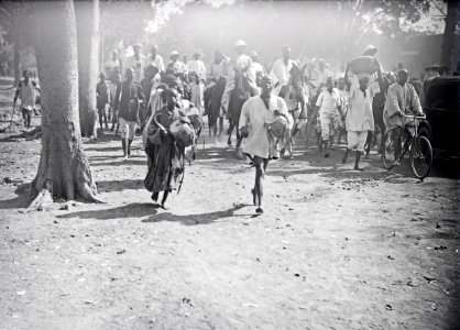 ETH-BIB-Ausritt der Eingeborenenchefs zum Empfang beim König der Mossi-Tschadseeflug 1930-31-LBS MH02-08-0839