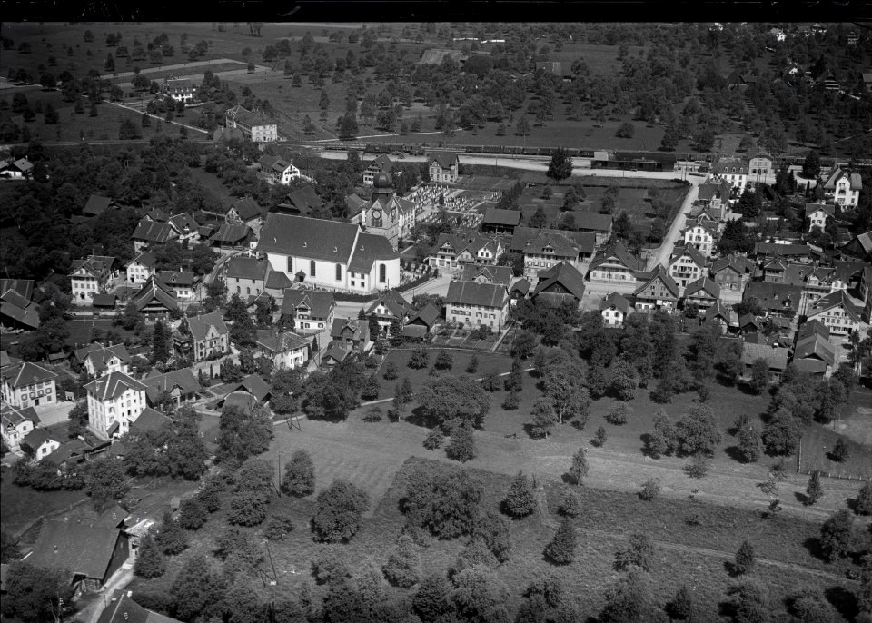 ETH-BIB-Baar mit Kirche aus 100 m-Inlandflüge-LBS MH01-006106