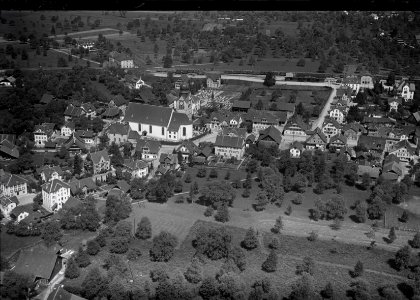ETH-BIB-Baar mit Kirche aus 100 m-Inlandflüge-LBS MH01-006106