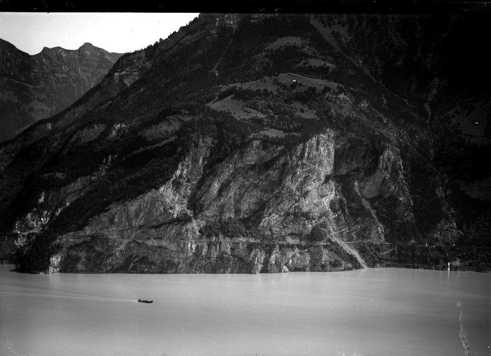 ETH-BIB-Axenberg, Axenstrasse (Gallerie) v. S. W. aus 200 m-Inlandflüge-LBS MH01-006158