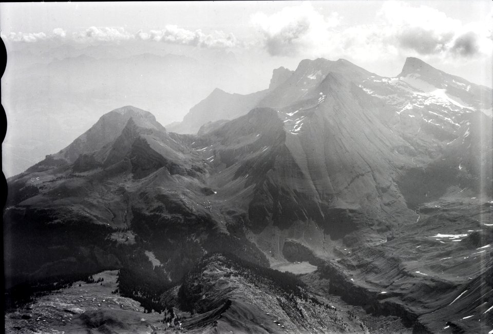 ETH-BIB-Axalphorn, Oltschiburg, Schwarzhorn v. W. aus 3000 m-Inlandflüge-LBS MH01-005731