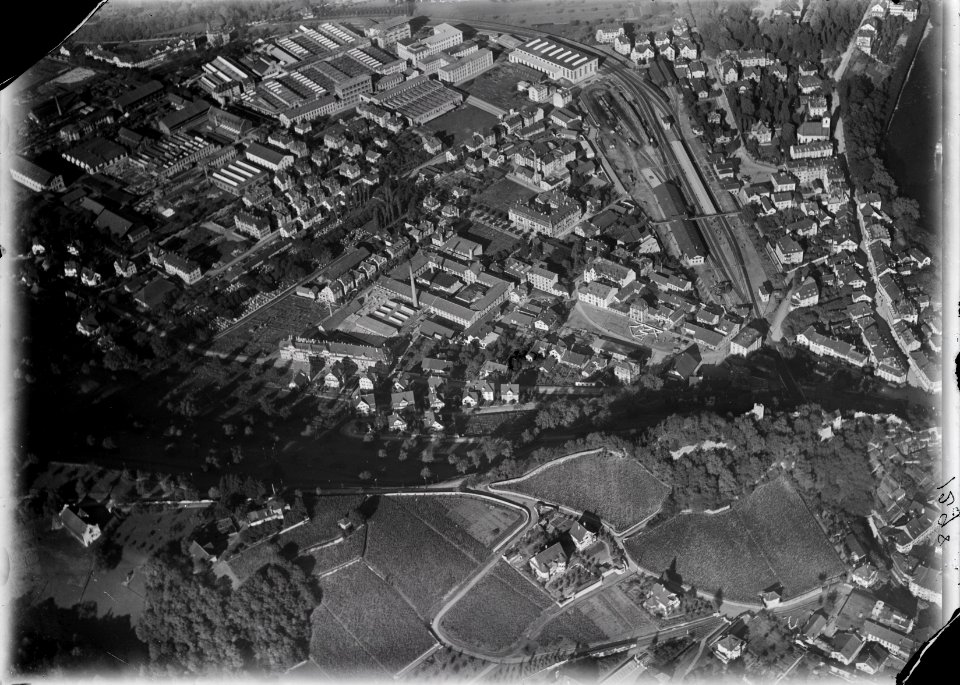 ETH-BIB-Baden, Industrie und Bahnhof aus 600 m-Inlandflüge-LBS MH01-001298