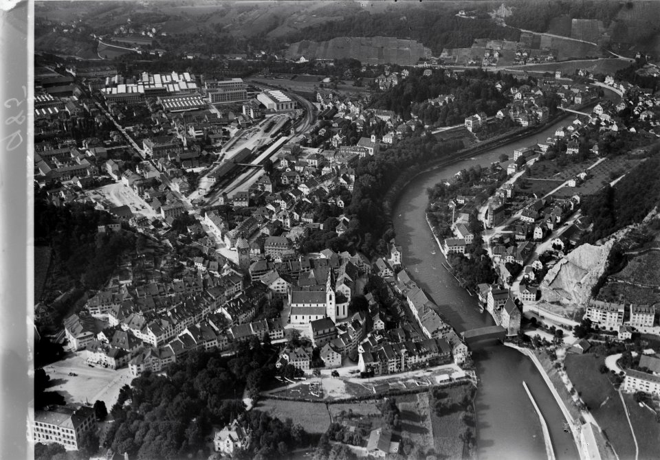 ETH-BIB-Baden, der alte Bäderort am Limmatknie v. S. aus 600 m-Inlandflüge-LBS MH01-000985
