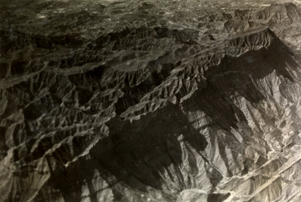 ETH-BIB-Badlands südlich von Kasarum aus 2000 m Höhe-Persienflug 1924-1925-LBS MH02-02-0231-AL-FL