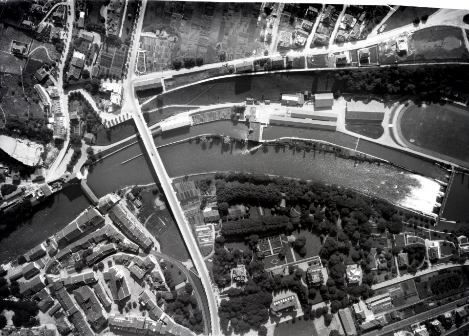 ETH-BIB-Baden, Hochbrücke und das Kleinkraftwerk Aue-Inlandflüge-LBS MH03-1900