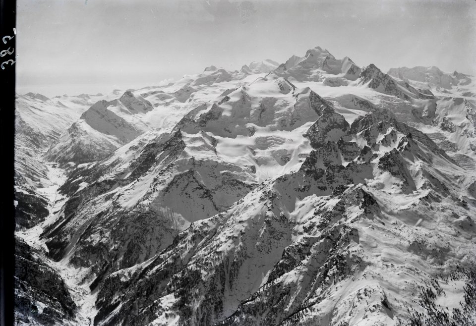 ETH-BIB-Balfrin, Dom, Saastal v. N. aus 4000 m-Inlandflüge-LBS MH01-000385