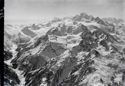 ETH-BIB-Balfrin, Dom, Saastal v. N. aus 4000 m-Inlandflüge-LBS MH01-000385