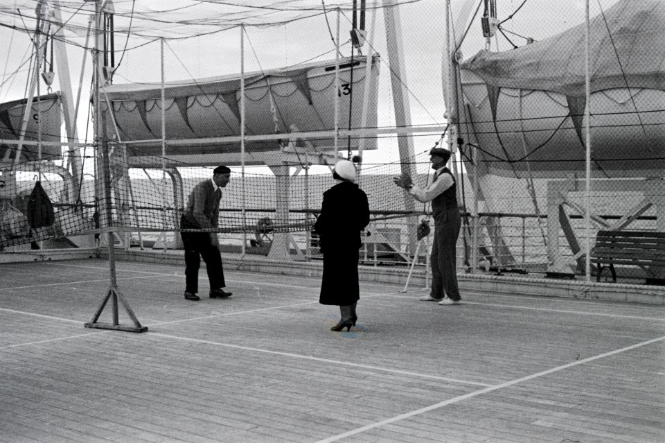 ETH-BIB-Ballspiel auf Passagierschiff-Abessinienflug 1934-LBS MH02-40-0020