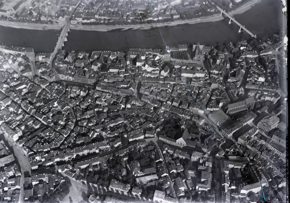 ETH-BIB-Basel, Altstadt mit Rheinbrücken aus 600 m-Inlandflüge-LBS MH01-001300