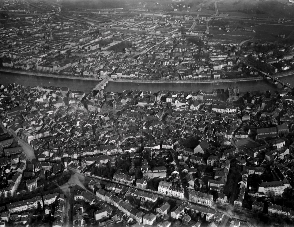 ETH-BIB-Basel, Altstadt, Zentrum, Münster, Kaserne aus 500 m-Inlandflüge-LBS MH01-001423