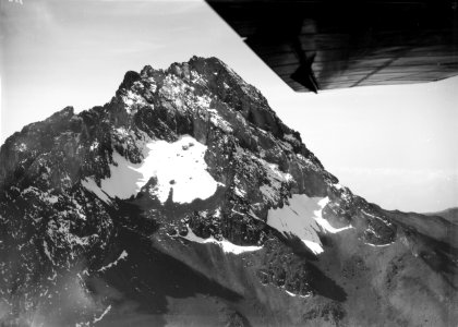 ETH-BIB-Basaltwände des Mawenzi aus 5000 m Höhe-Kilimanjaroflug 1929-30-LBS MH02-07-0110