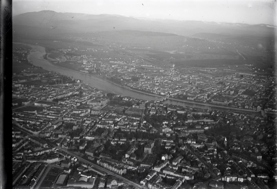 ETH-BIB-Basel mit Gegend nordöstlich Basels aus 400 m-Inlandflüge-LBS MH01-001395