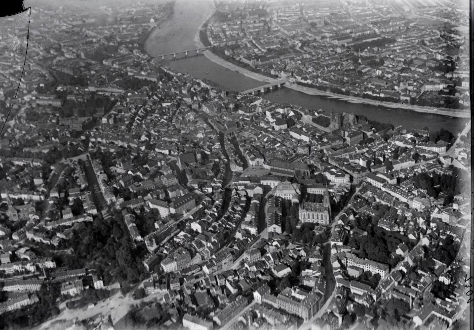 ETH-BIB-Basel, Gesamtansicht v. S. O. aus 600 m-Inlandflüge-LBS MH01-001301