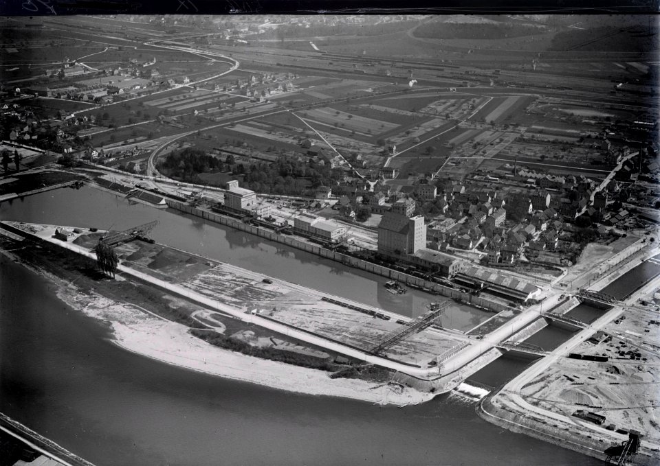 ETH-BIB-Basel, Rheinhafen v. S. W. aus 250 m-Inlandflüge-LBS MH01-005016