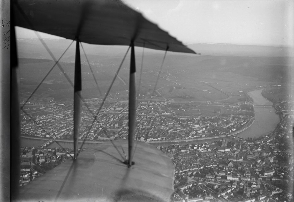 ETH-BIB-Basel, Tragfläche im Bild, Rheinbogen, Riehen v. S. W. aus 900 m-Inlandflüge-LBS MH01-001402