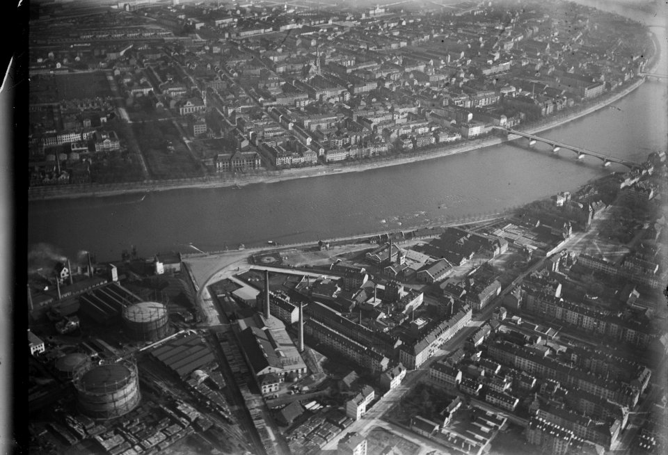 ETH-BIB-Basel-Gaswerk, Kaserne aus 300 m-Inlandflüge-LBS MH01-001398