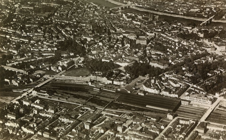 ETH-BIB-Basel, Übersicht v. S. aus 800 m-Inlandflüge-LBS MH01-001299-AL