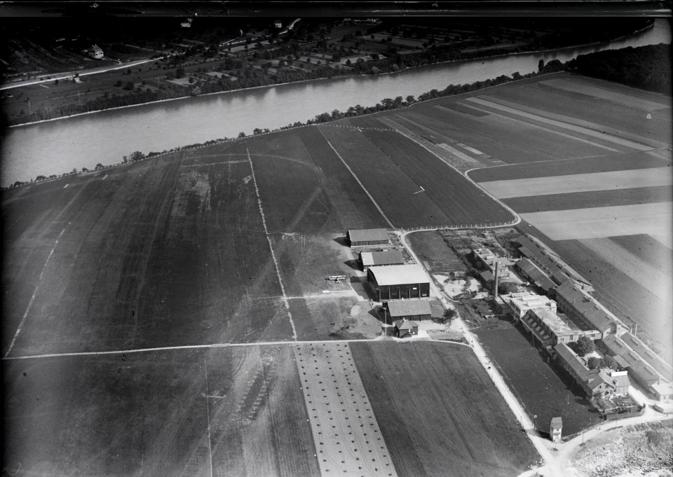 ETH-BIB-Basel-Flughafen-Mülhusen aus 200 m-Inlandflüge-LBS MH01-004361