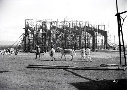 ETH-BIB-Bei der Ankunft noch nicht fertiggestellte Flughalle-Abessinienflug 1934-LBS MH02-22-0409