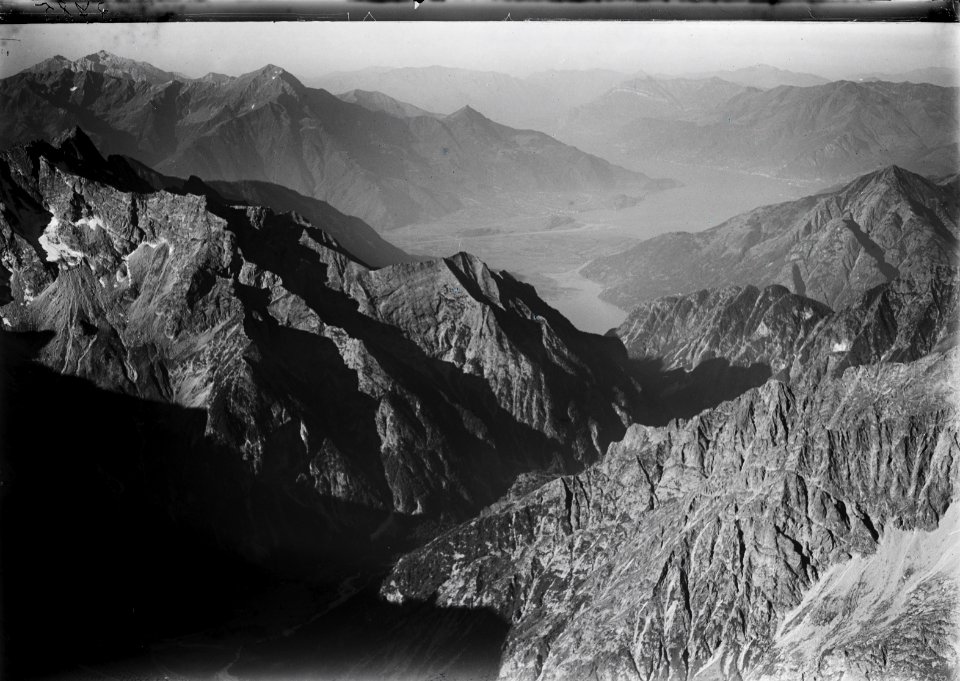 ETH-BIB-Bergell, Comersee, Carvedona v. N. O. aus 3300 m-Inlandflüge-LBS MH01-003785