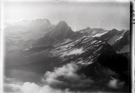 ETH-BIB-Berge um Biasca aus 2000 m-Inlandflüge-LBS MH01-003366