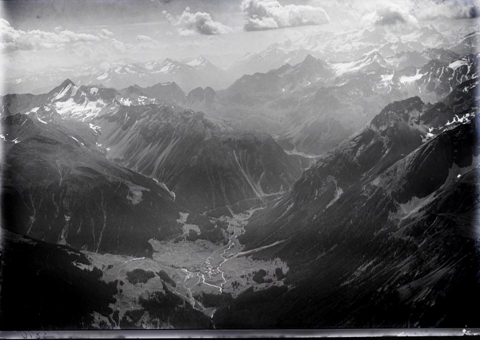 ETH-BIB-Bergün, Albula, Berninagruppe v. N. aus 3500 m-Inlandflüge-LBS MH01-003810