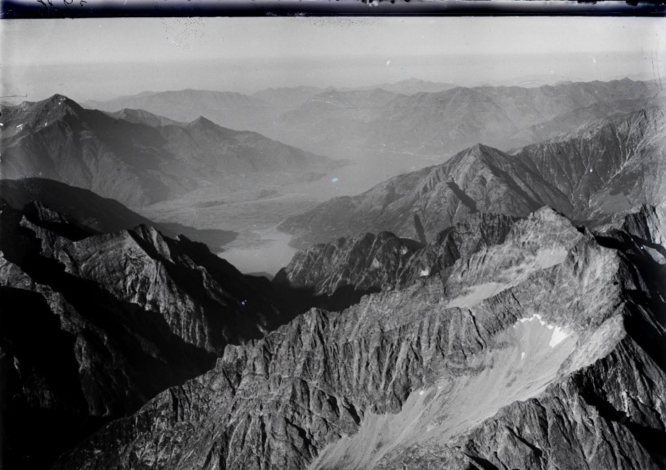 ETH-BIB-Bergell, Comersee, Carvedona v. N. O. aus 3300 m-Inlandflüge-LBS MH01-003786
