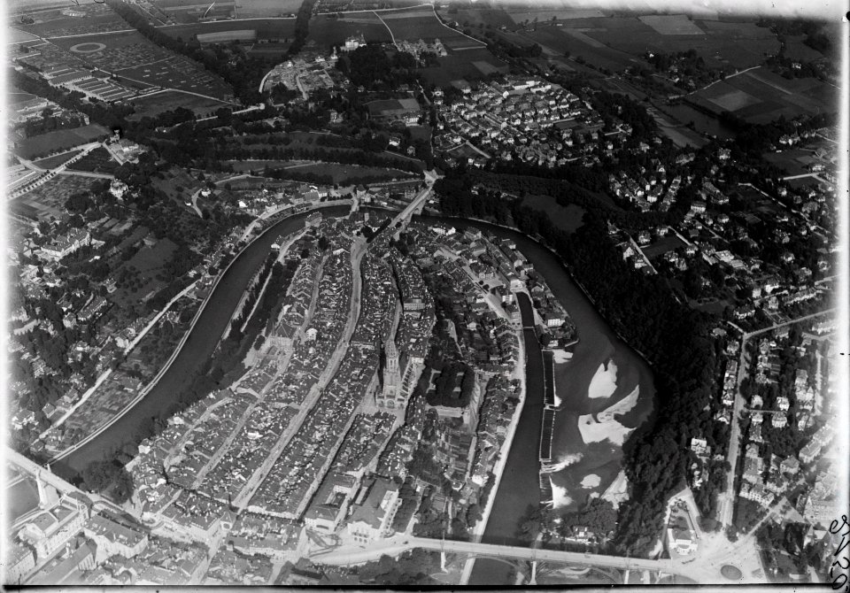 ETH-BIB-Bern, Altstadt v. W. aus 500 m-Inlandflüge-LBS MH01-002150