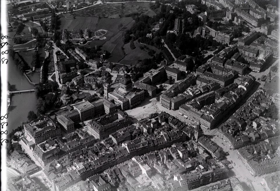 ETH-BIB-Bern, Bundeshaus, Bärenplatz und Marziliquartier aus 500 m-Inlandflüge-LBS MH01-002828