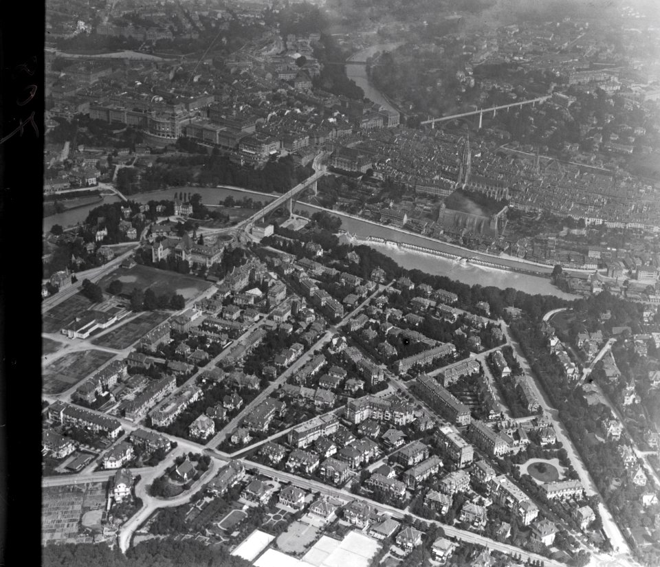 ETH-BIB-Bern-Altstadt, Kirchenfeld v. S. O. aus 800 m-Inlandflüge-LBS MH01-000708
