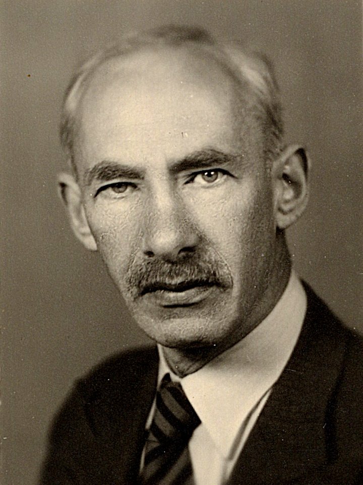 ETH-BIB-Bernays, Paul (1888-1977)-Portrait-Portr 00025 (cropped)