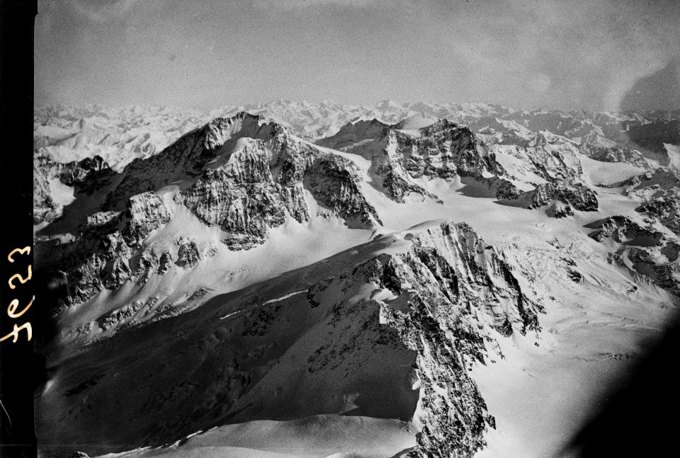 ETH-BIB-Berninagruppe mit Piz Bernina und Biancograt-Inlandflüge-LBS MH01-007653