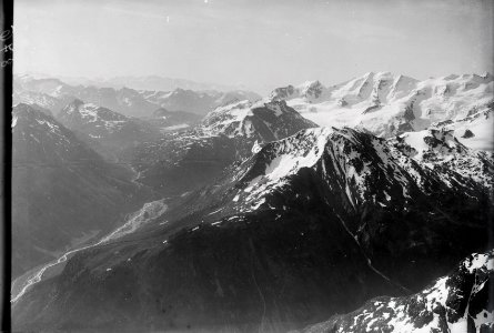 ETH-BIB-Berninapass, Piz Palü v. N. W. aus 3500 m-Inlandflüge-LBS MH01-000876