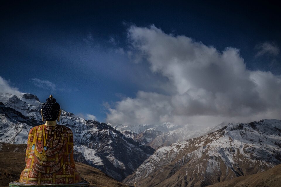 Statue mountain valley photo